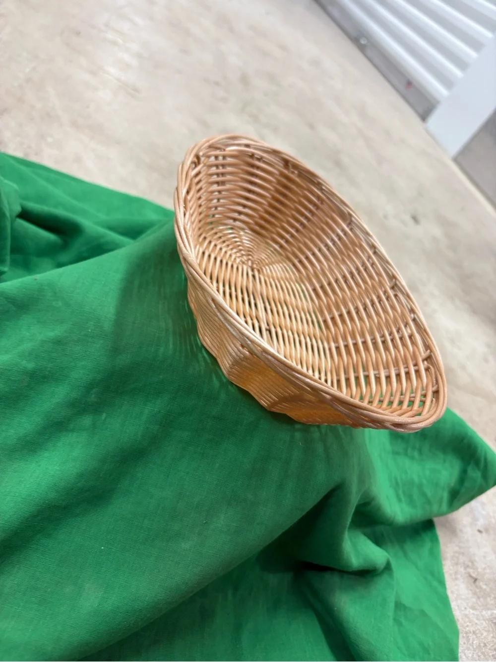N/A oval wicker
